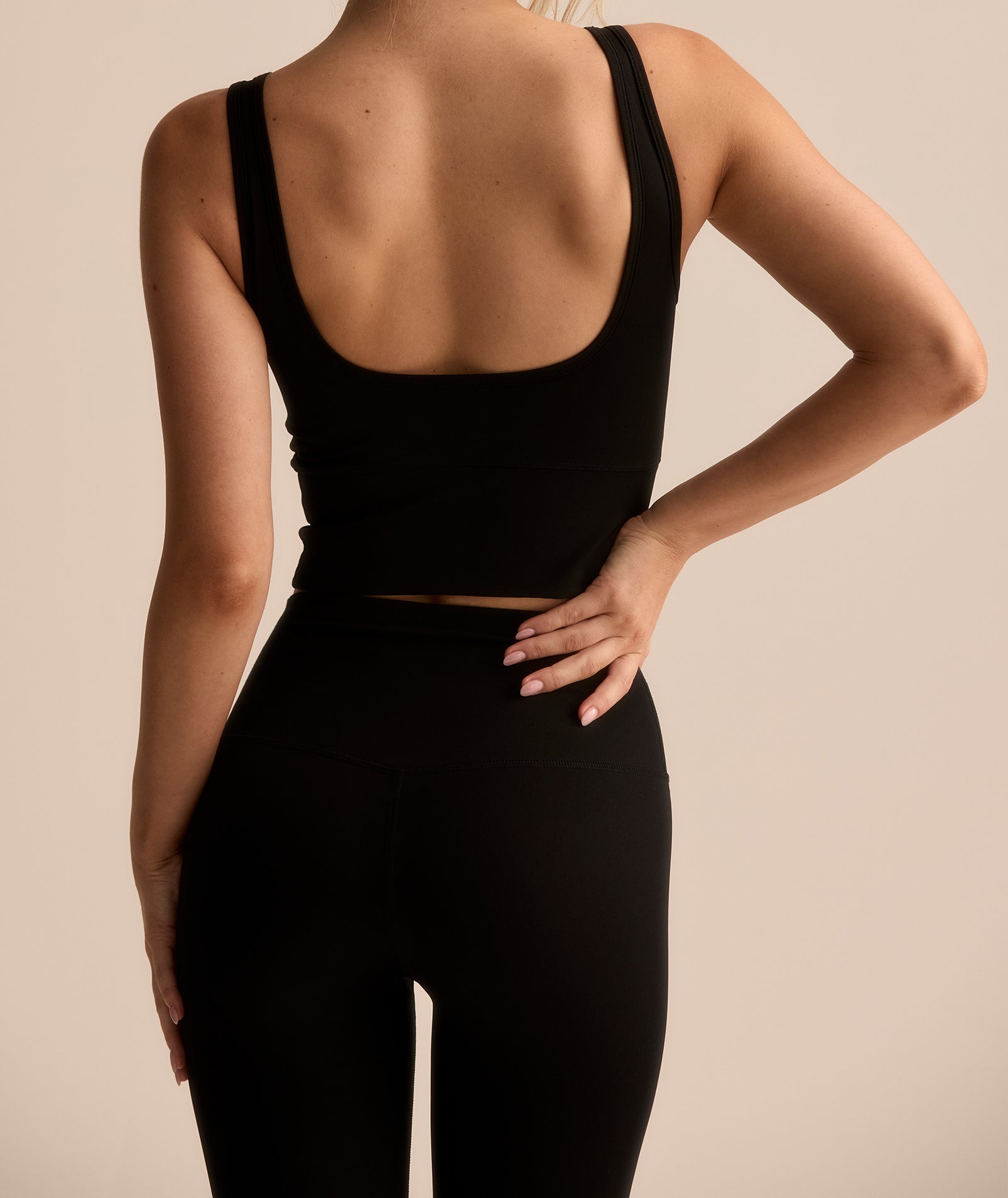 Cropped Tank | Black | VEHLA