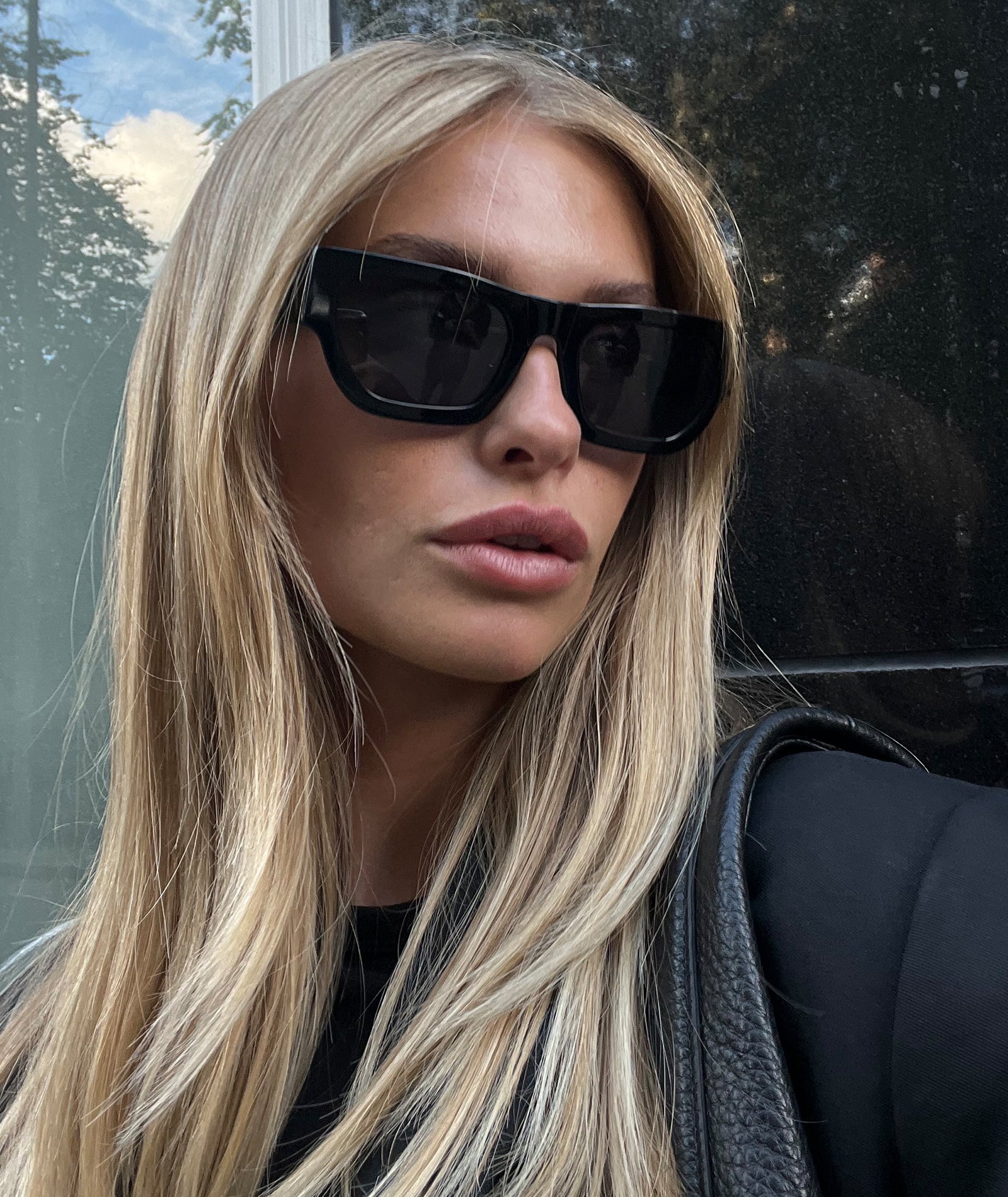 Finn Sunglasses Black / Smoke | VEHLA display picture 3