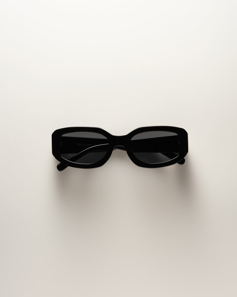 Indi - Black/Smoke