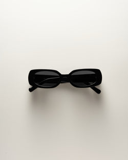 Olsen Black / Smoke Sunglasses | VEHLA display picture 3